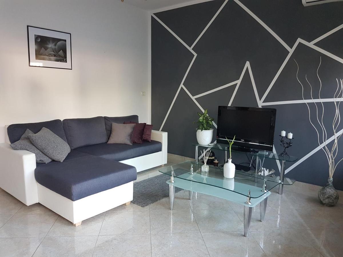 Alda Apartment พูลา ภายนอก รูปภาพ