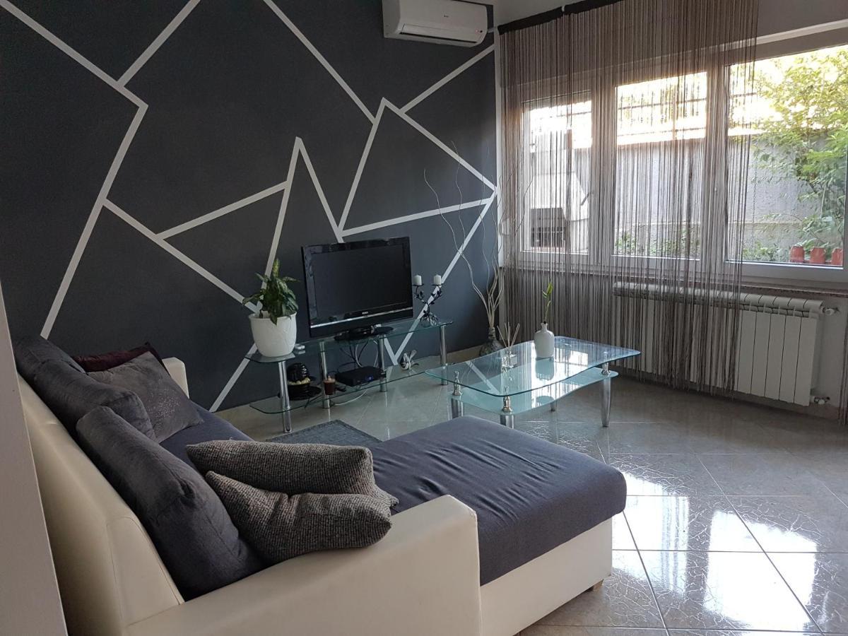 Alda Apartment พูลา ภายนอก รูปภาพ