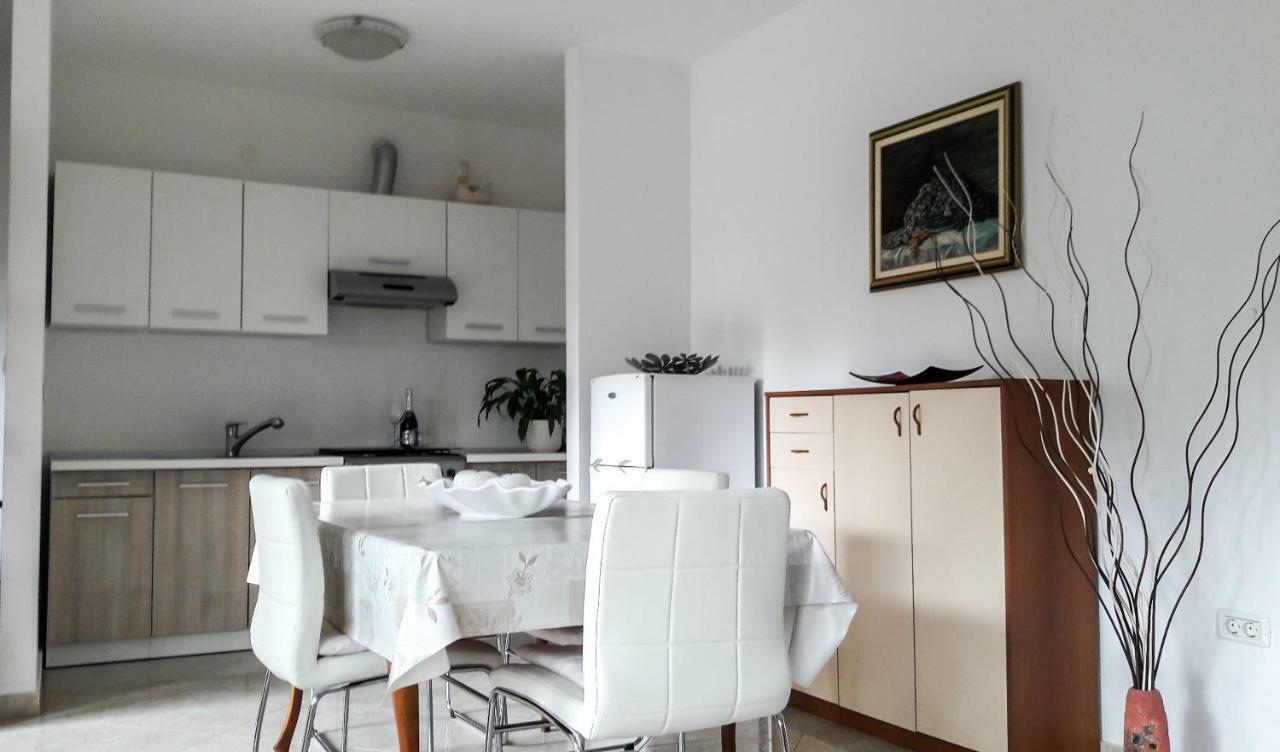 Alda Apartment พูลา ภายนอก รูปภาพ