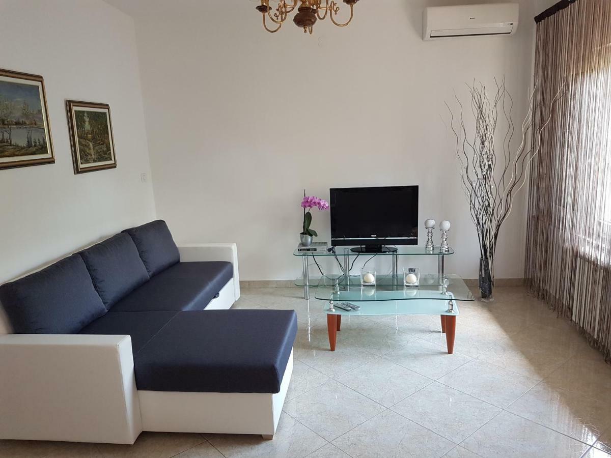 Alda Apartment พูลา ภายนอก รูปภาพ